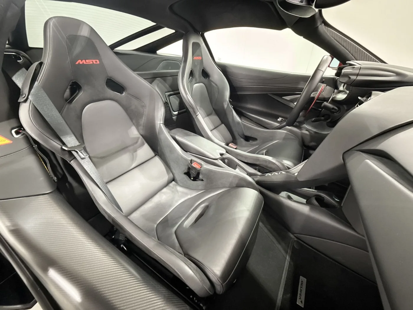 2024 McLaren 750S offered by a supercar dealer in Zibido San Giacomo, Italy, photo 14 of 25
