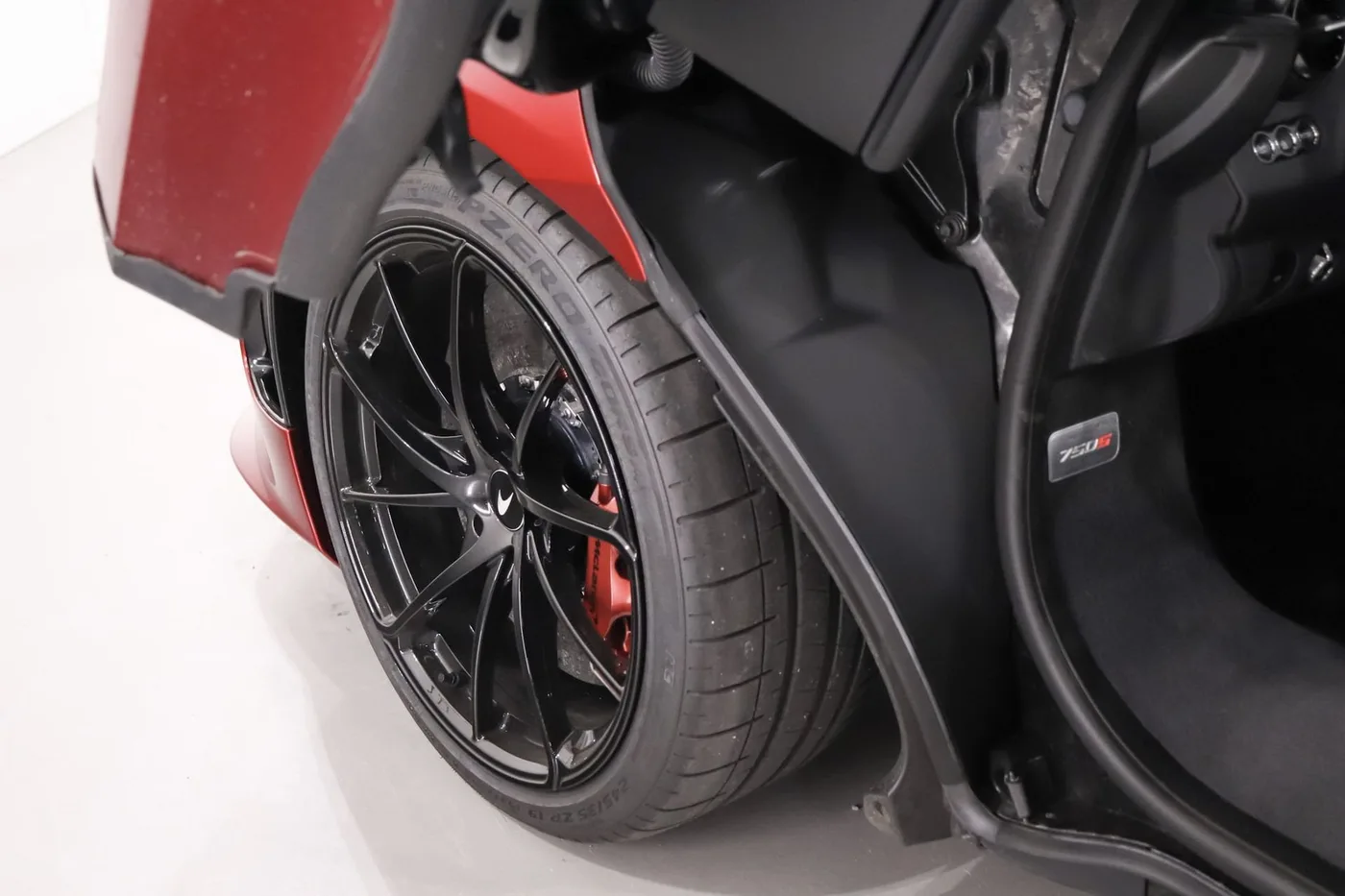 2024 McLaren 750S offered by a supercar dealer in Zibido San Giacomo, Italy, photo 15 of 25