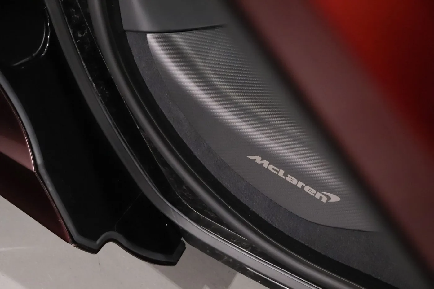 2024 McLaren 750S offered by a supercar dealer in Zibido San Giacomo, Italy, photo 19 of 25