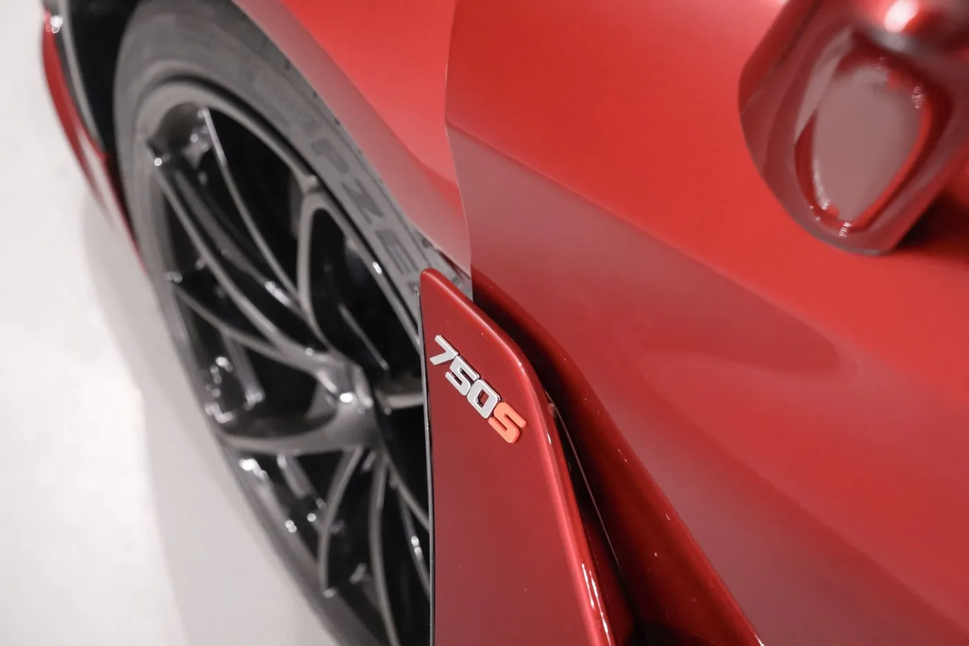 2024 McLaren 750S offered by a supercar dealer in Zibido San Giacomo, Italy, photo 23 of 25