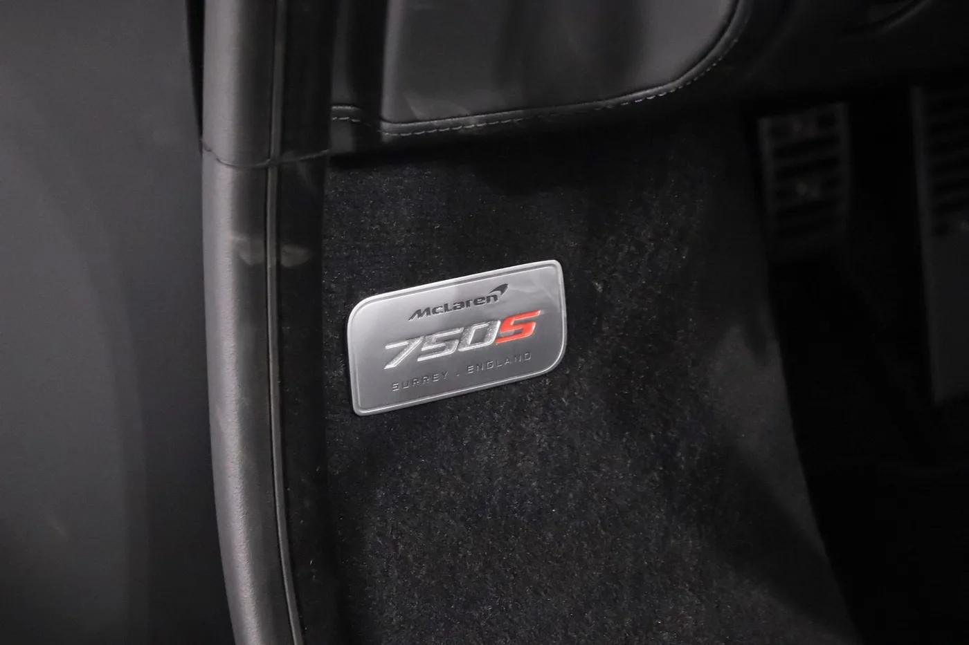 2024 McLaren 750S offered by a supercar dealer in Zibido San Giacomo, Italy, photo 25 of 25
