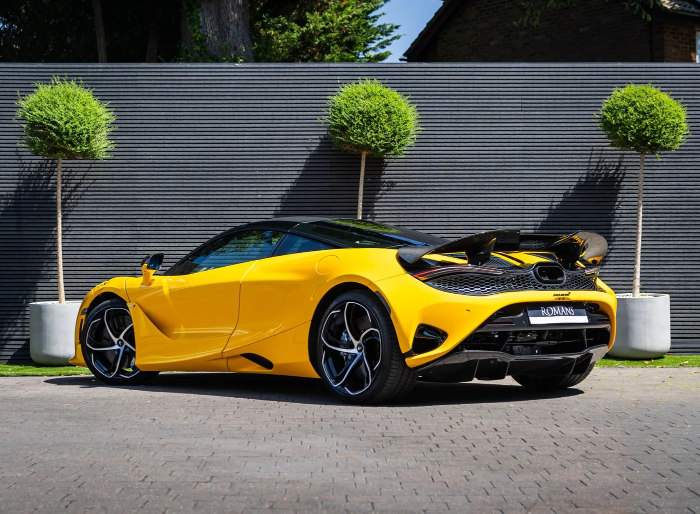 2024 McLaren 750S offered by a specialist dealer in Banstead, United Kingdom, photo 4 of 15
