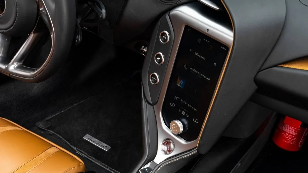 2024 McLaren 750S Spider offered by a specialist dealer in Dubai, United Arab Emirates, photo 14 of 25