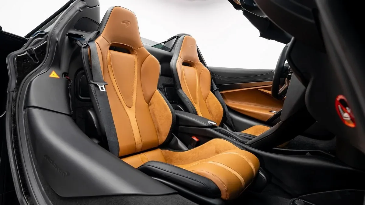 2024 McLaren 750S Spider offered by a specialist dealer in Dubai, United Arab Emirates, photo 19 of 25