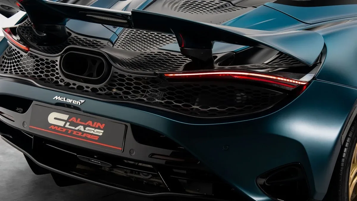 2024 McLaren 750S Spider offered by a specialist dealer in Dubai, United Arab Emirates, photo 23 of 25