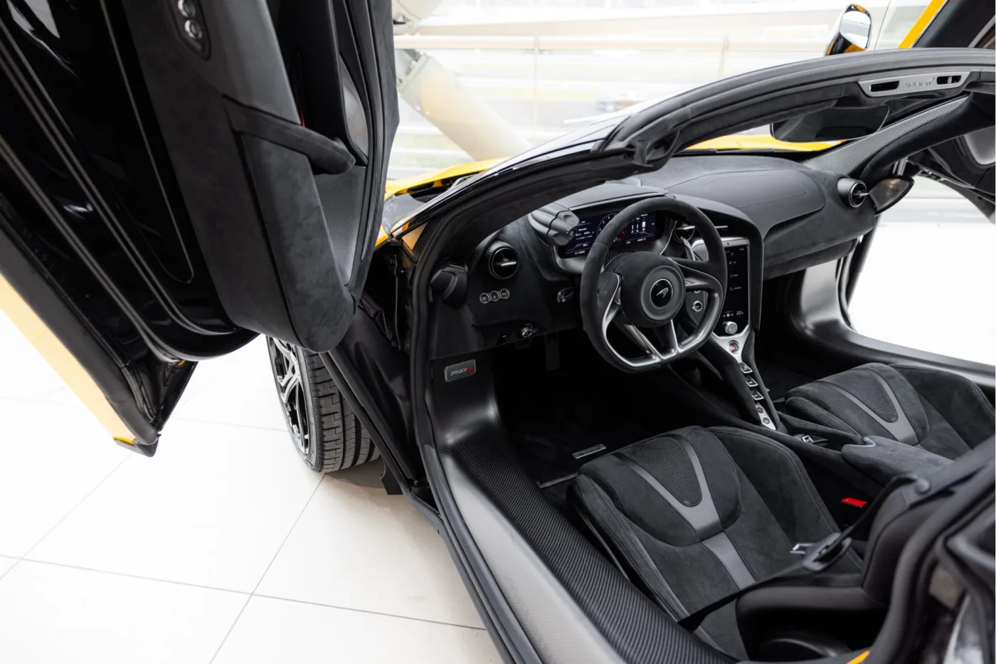 2024 McLaren 750S Spider offered by an official McLaren and Morgan dealer in Utrecht, Netherlands, photo 3 of 25