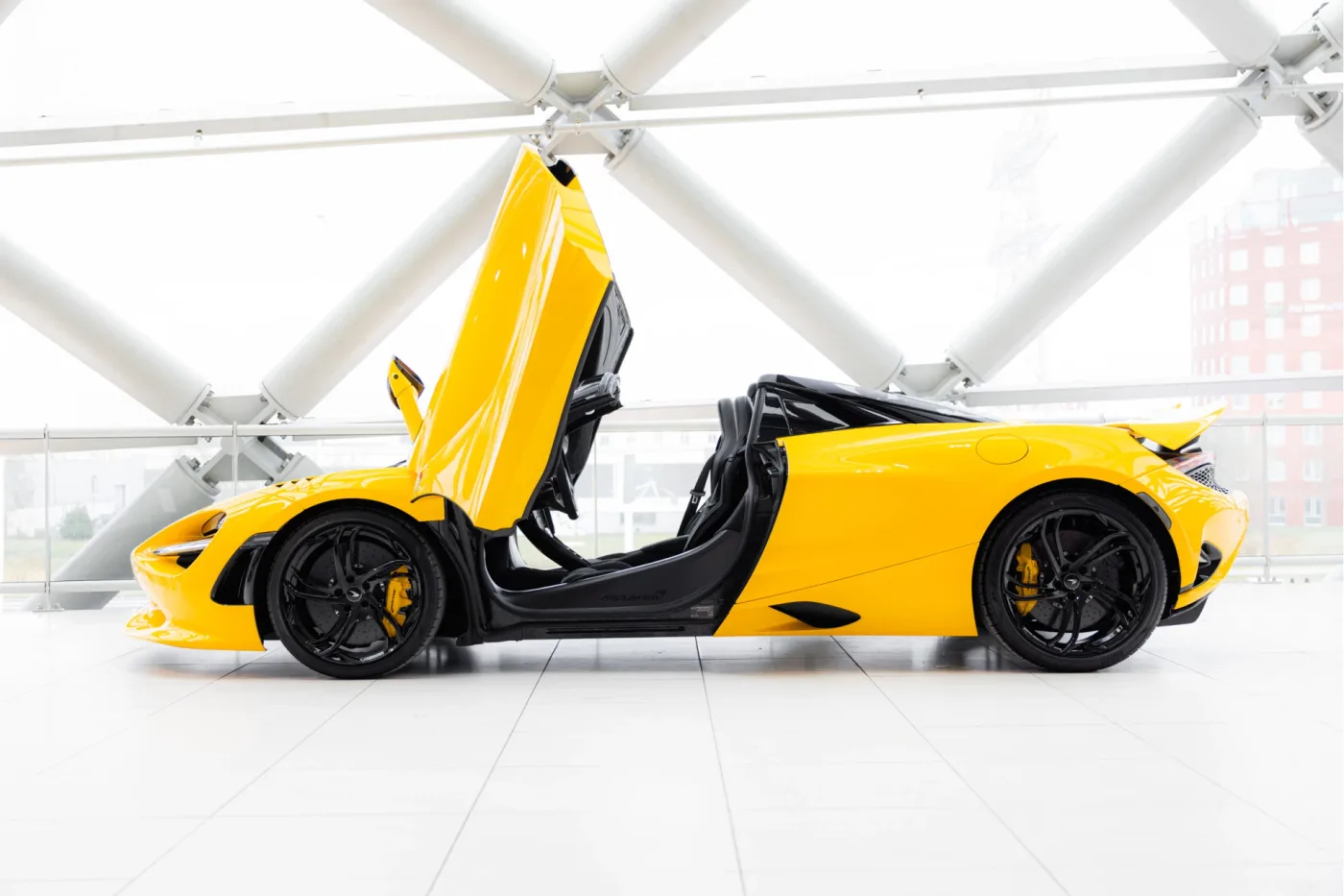 2024 McLaren 750S Spider offered by an official McLaren and Morgan dealer in Utrecht, Netherlands, photo 7 of 25