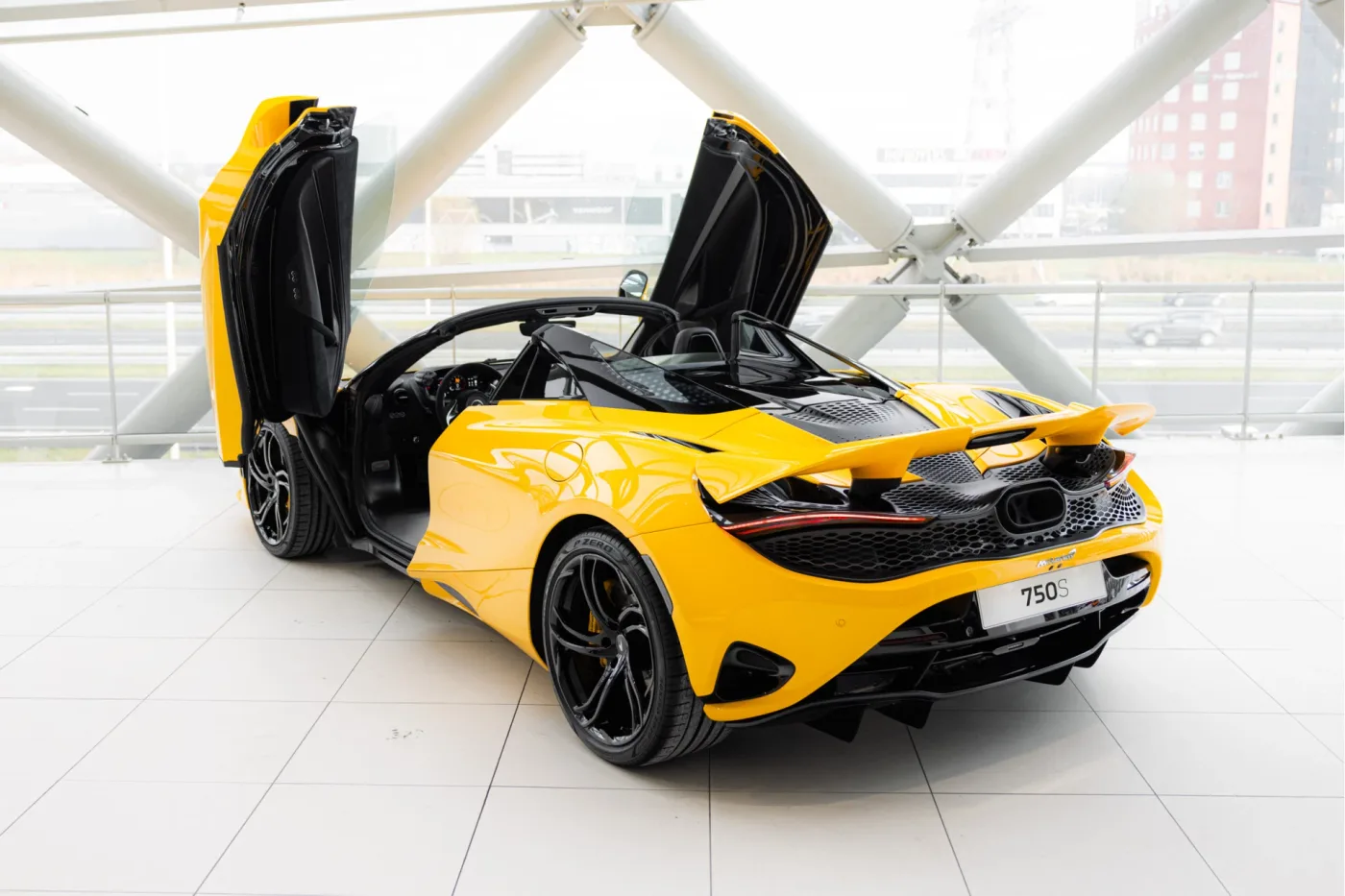2024 McLaren 750S Spider offered by an official McLaren and Morgan dealer in Utrecht, Netherlands, photo 12 of 25