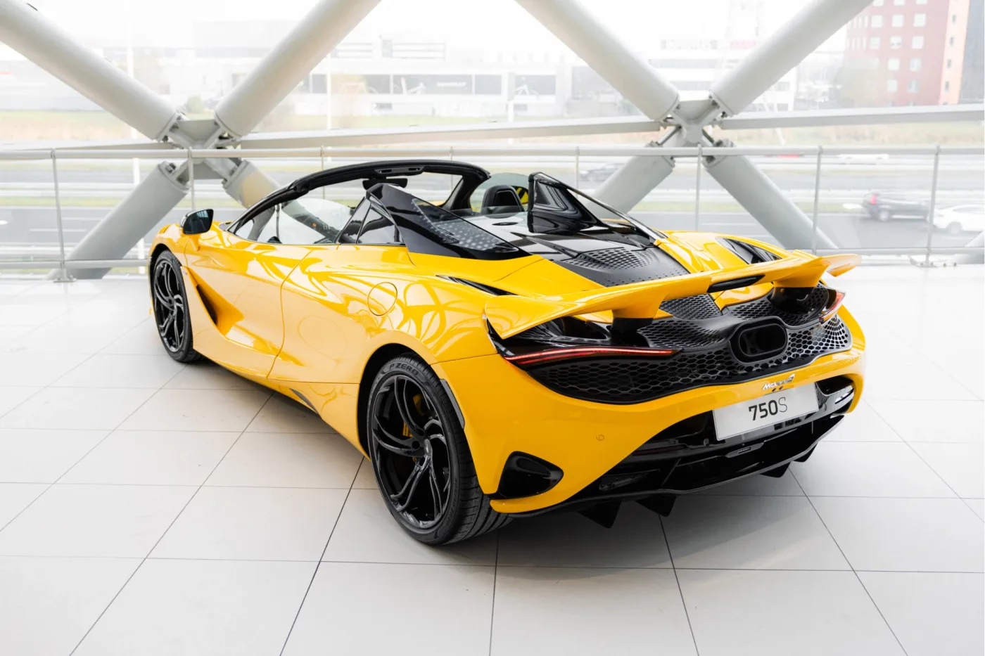 2024 McLaren 750S Spider offered by an official McLaren and Morgan dealer in Utrecht, Netherlands, photo 13 of 25