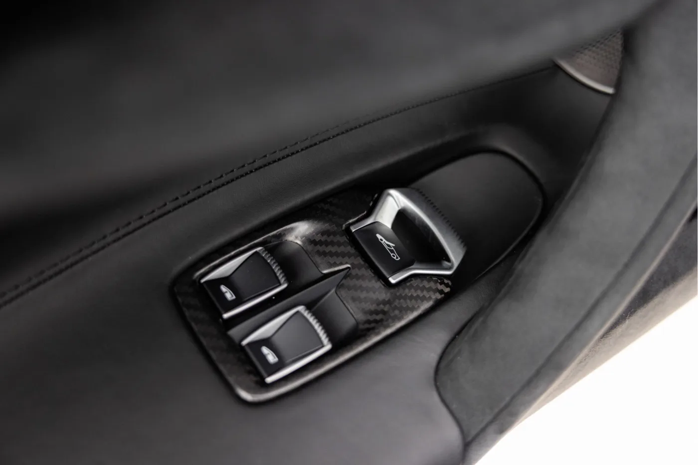 2024 McLaren 750S Spider offered by an official McLaren and Morgan dealer in Utrecht, Netherlands, photo 22 of 25