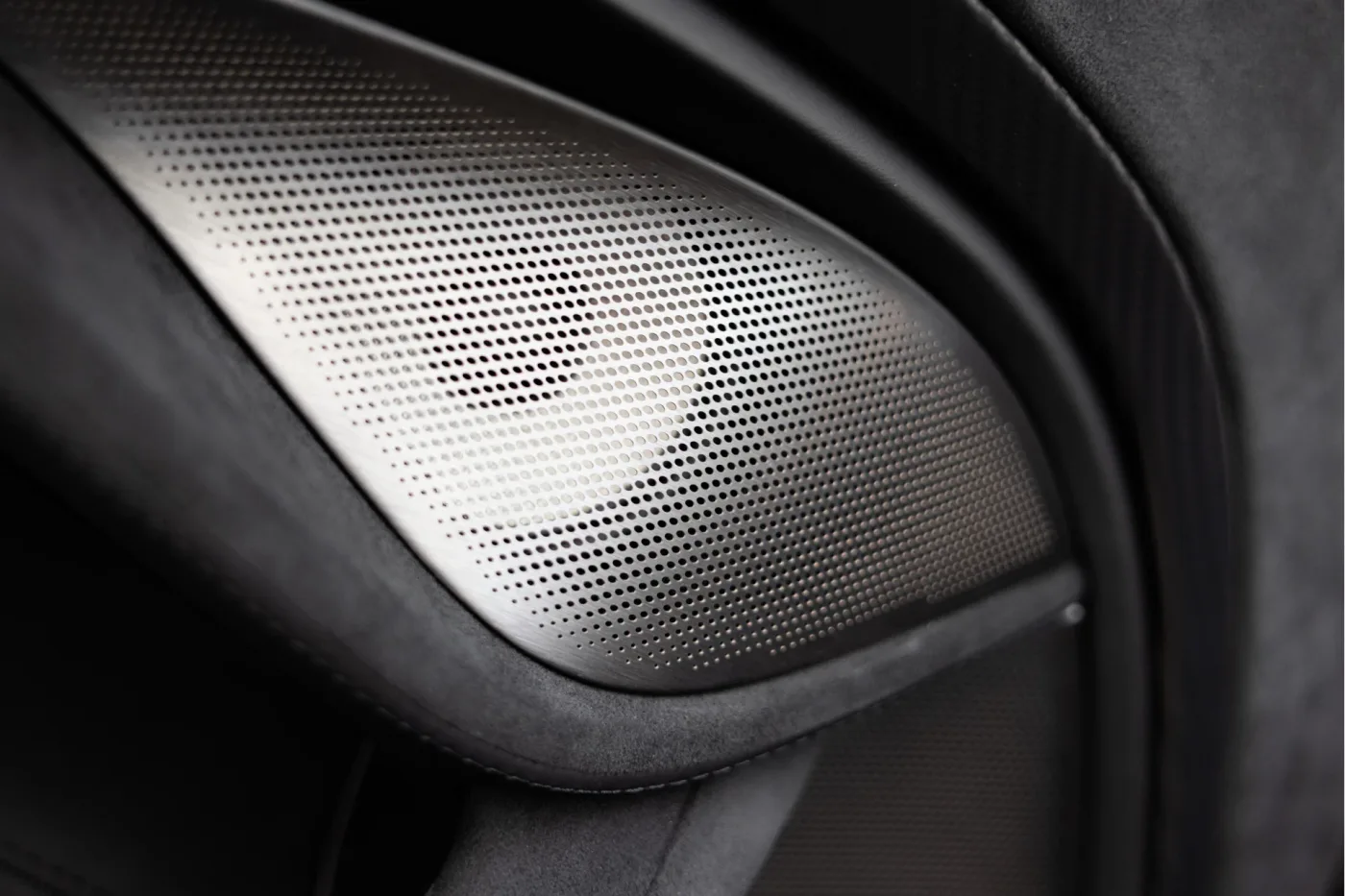 2024 McLaren 750S Spider offered by an official McLaren and Morgan dealer in Utrecht, Netherlands, photo 23 of 25