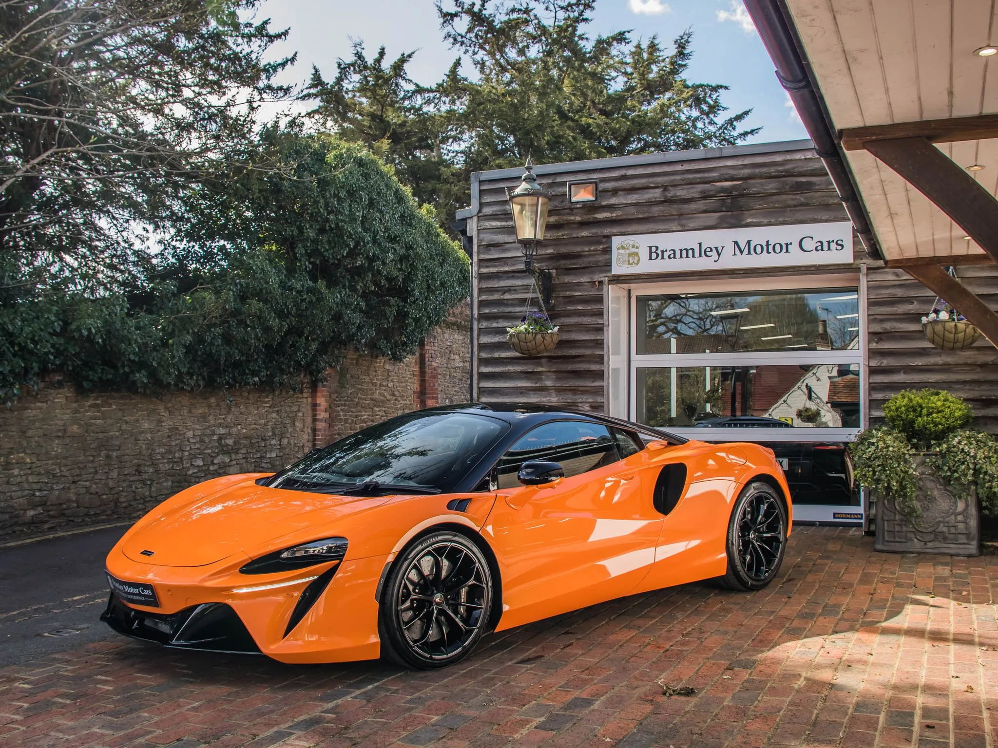 2024 McLaren Artura angeboten von einem Fachhändler in Bramley, Vereinigtes Königreich, Hauptfoto