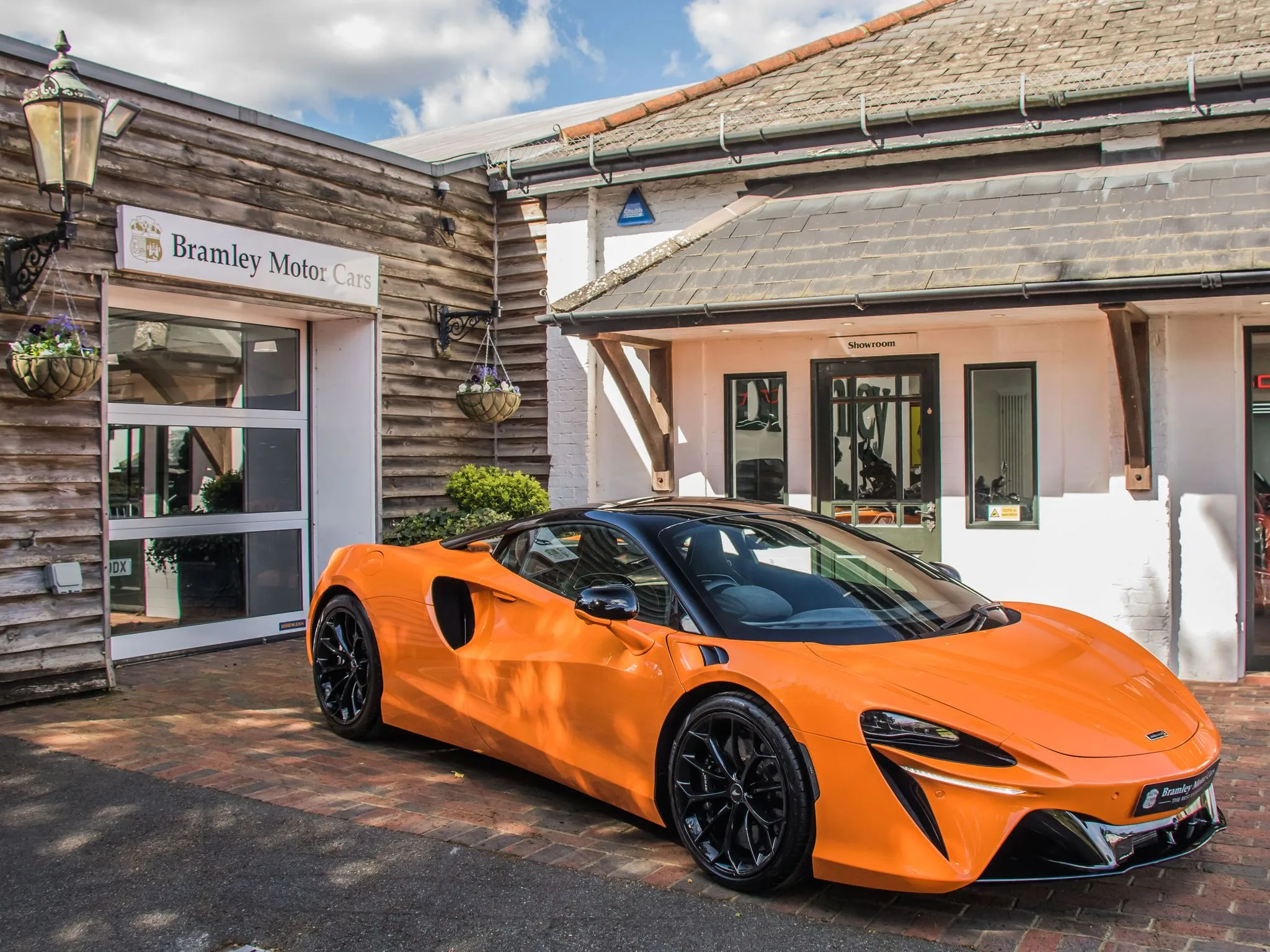 2024 McLaren Artura, 2/20