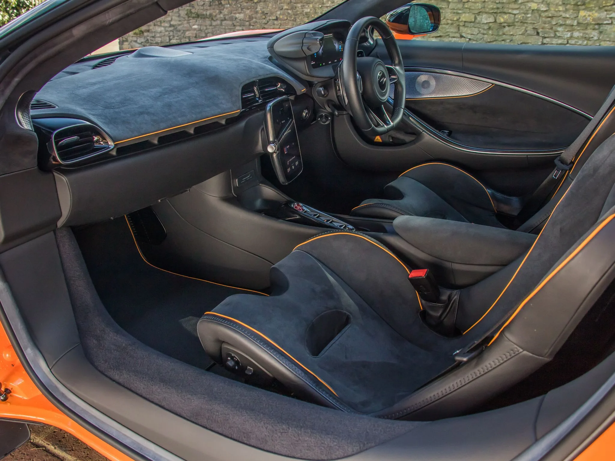 2024 McLaren Artura, 17/20