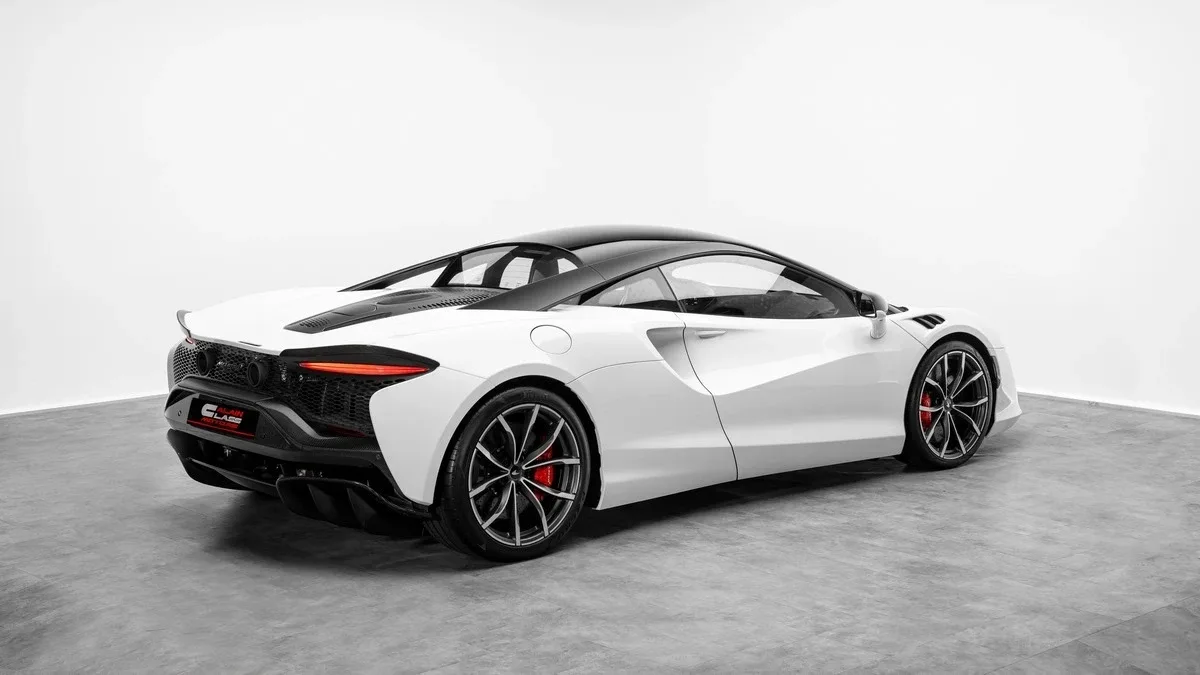 2024 McLaren Artura angeboten von einem Fachhändler in Dubai, Vereinigte Arabische Emirate, Foto 3 von 23