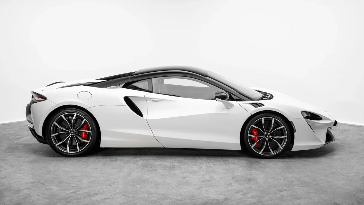 2024 McLaren Artura angeboten von einem Fachhändler in Dubai, Vereinigte Arabische Emirate, Foto 5 von 23