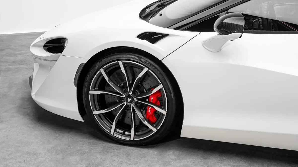 2024 McLaren Artura angeboten von einem Fachhändler in Dubai, Vereinigte Arabische Emirate, Foto 6 von 23