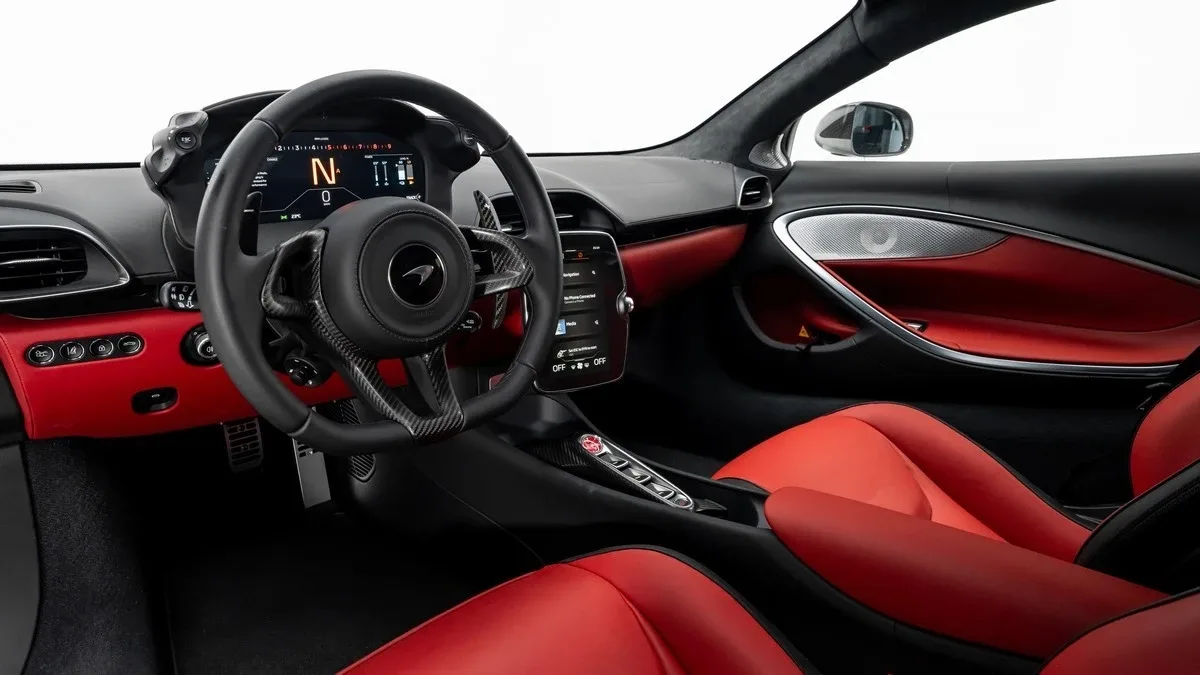 2024 McLaren Artura angeboten von einem Fachhändler in Dubai, Vereinigte Arabische Emirate, Foto 10 von 23