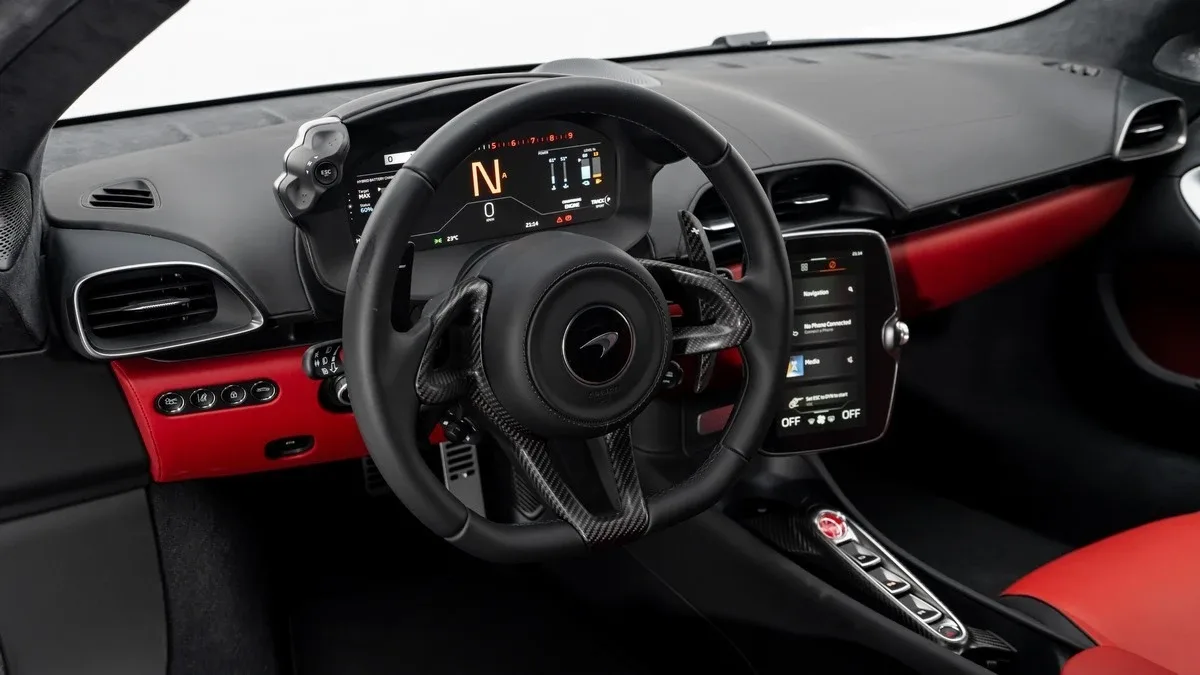 2024 McLaren Artura angeboten von einem Fachhändler in Dubai, Vereinigte Arabische Emirate, Foto 11 von 23
