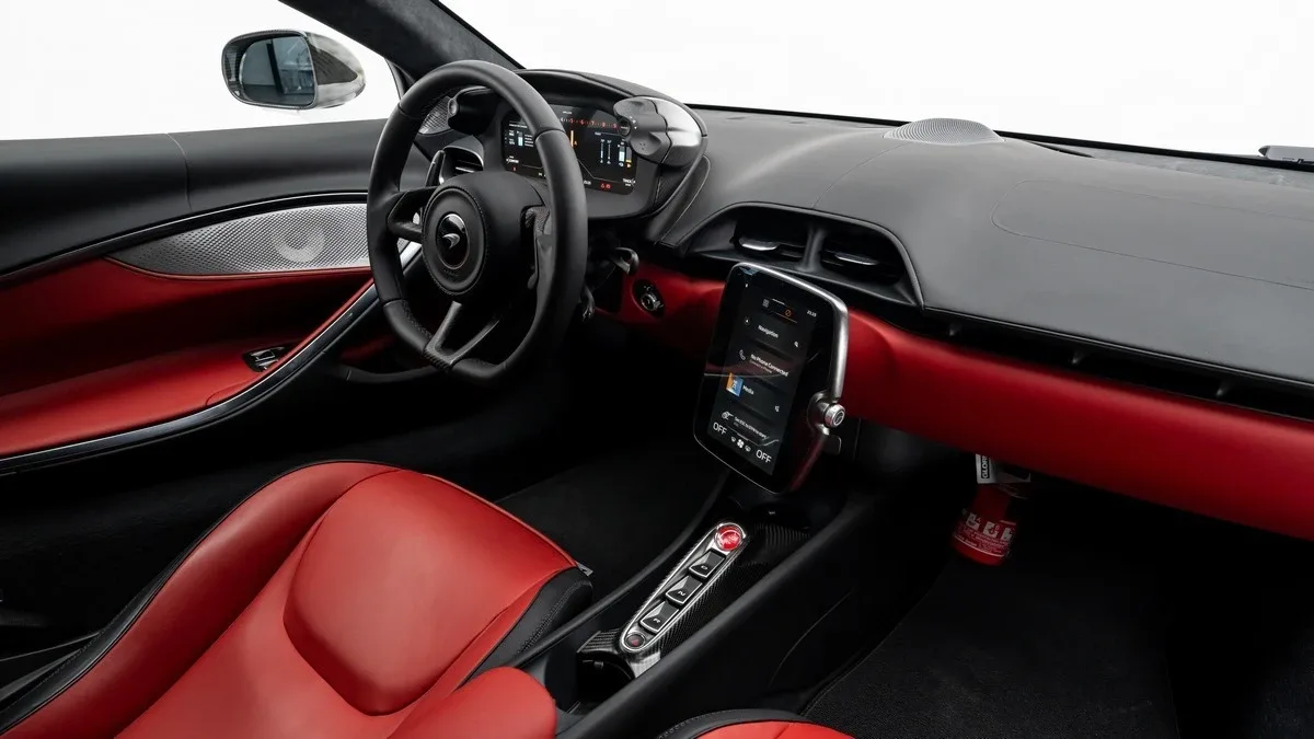 2024 McLaren Artura angeboten von einem Fachhändler in Dubai, Vereinigte Arabische Emirate, Foto 13 von 23