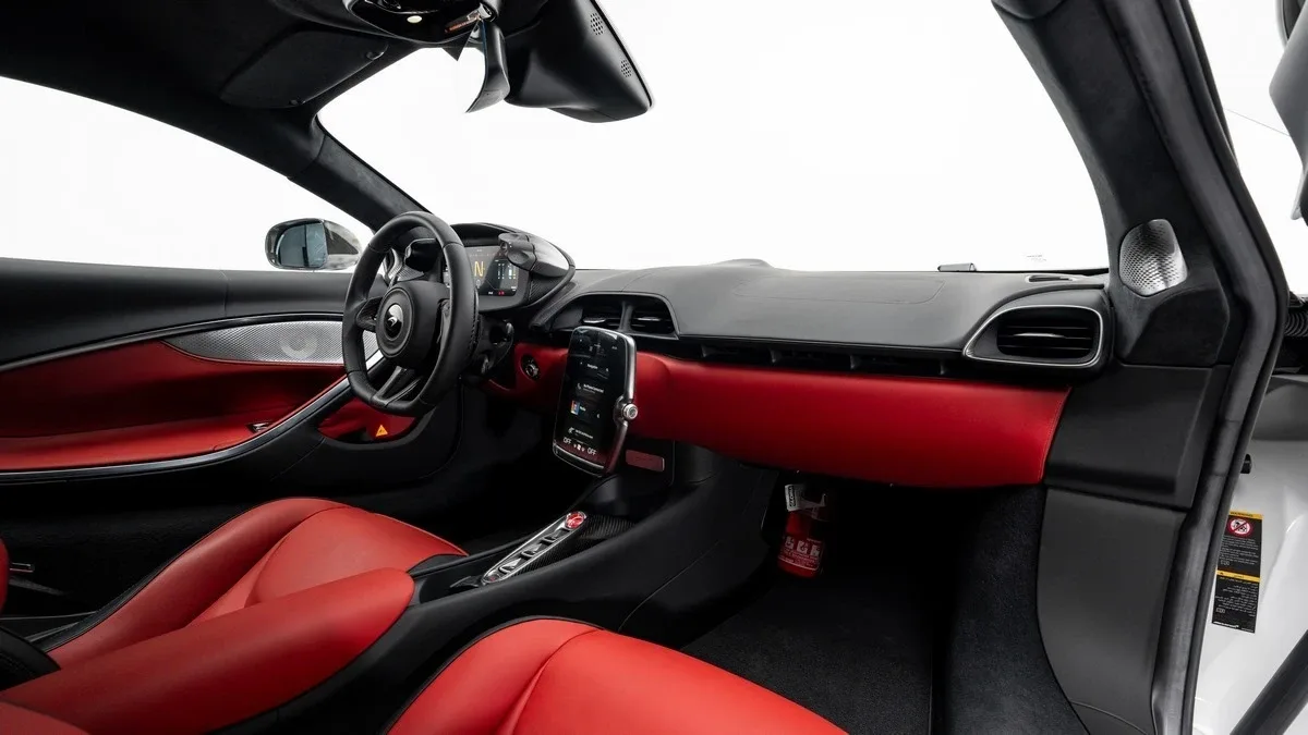 2024 McLaren Artura angeboten von einem Fachhändler in Dubai, Vereinigte Arabische Emirate, Foto 15 von 23