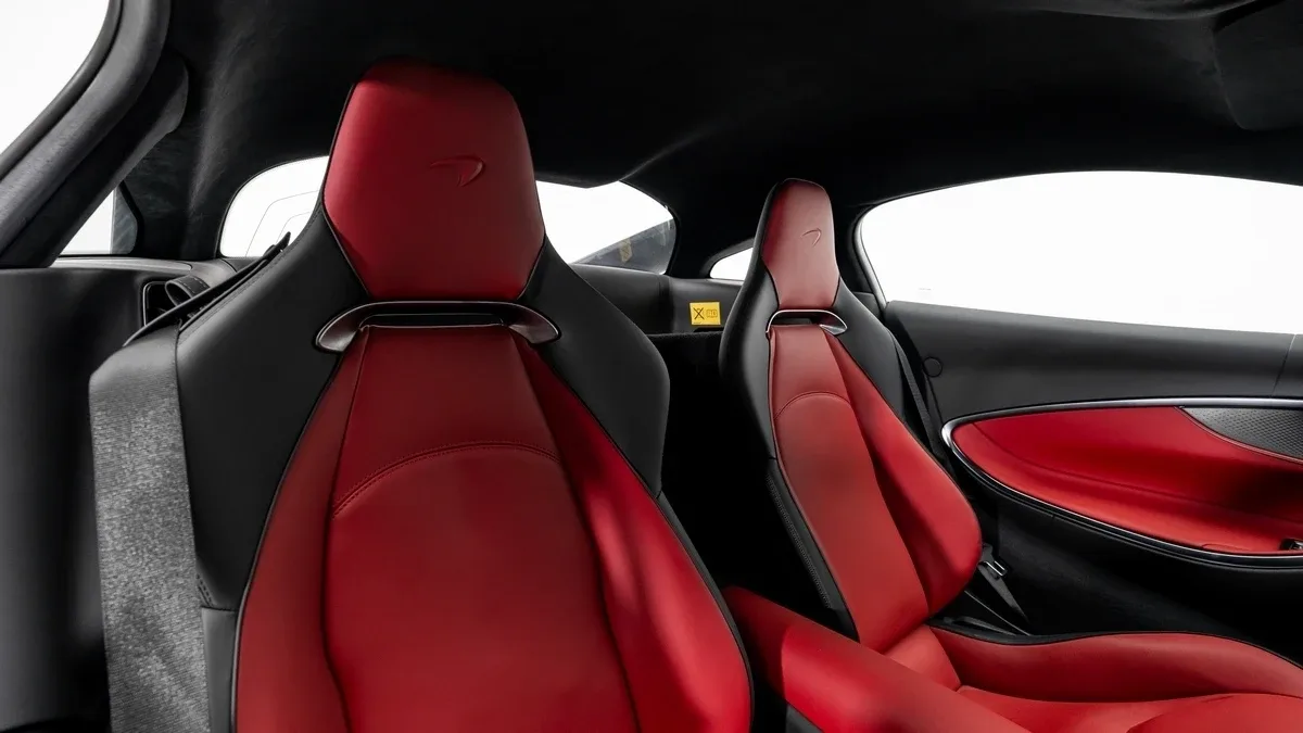 2024 McLaren Artura angeboten von einem Fachhändler in Dubai, Vereinigte Arabische Emirate, Foto 18 von 23