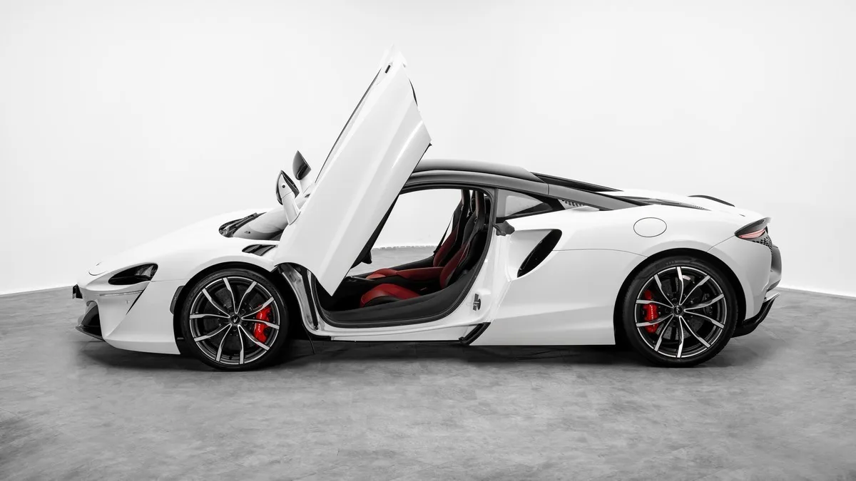 2024 McLaren Artura angeboten von einem Fachhändler in Dubai, Vereinigte Arabische Emirate, Foto 19 von 23