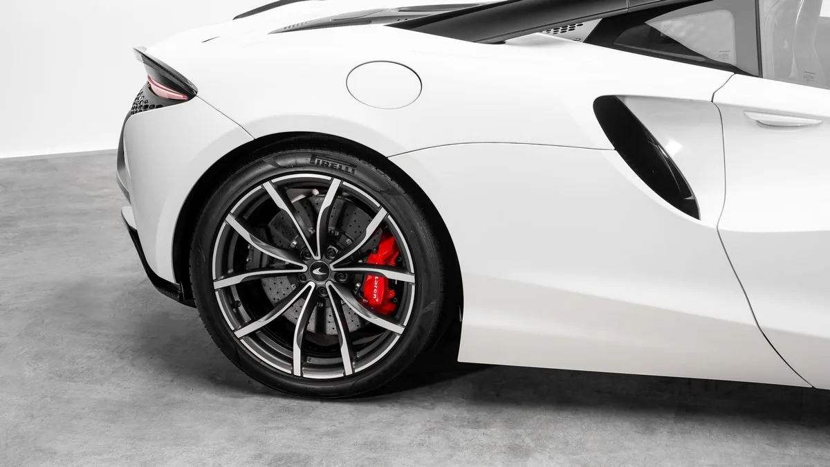 2024 McLaren Artura angeboten von einem Fachhändler in Dubai, Vereinigte Arabische Emirate, Foto 20 von 23