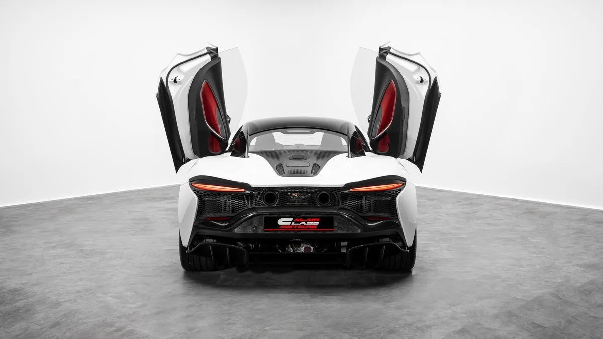 2024 McLaren Artura angeboten von einem Fachhändler in Dubai, Vereinigte Arabische Emirate, Foto 22 von 23