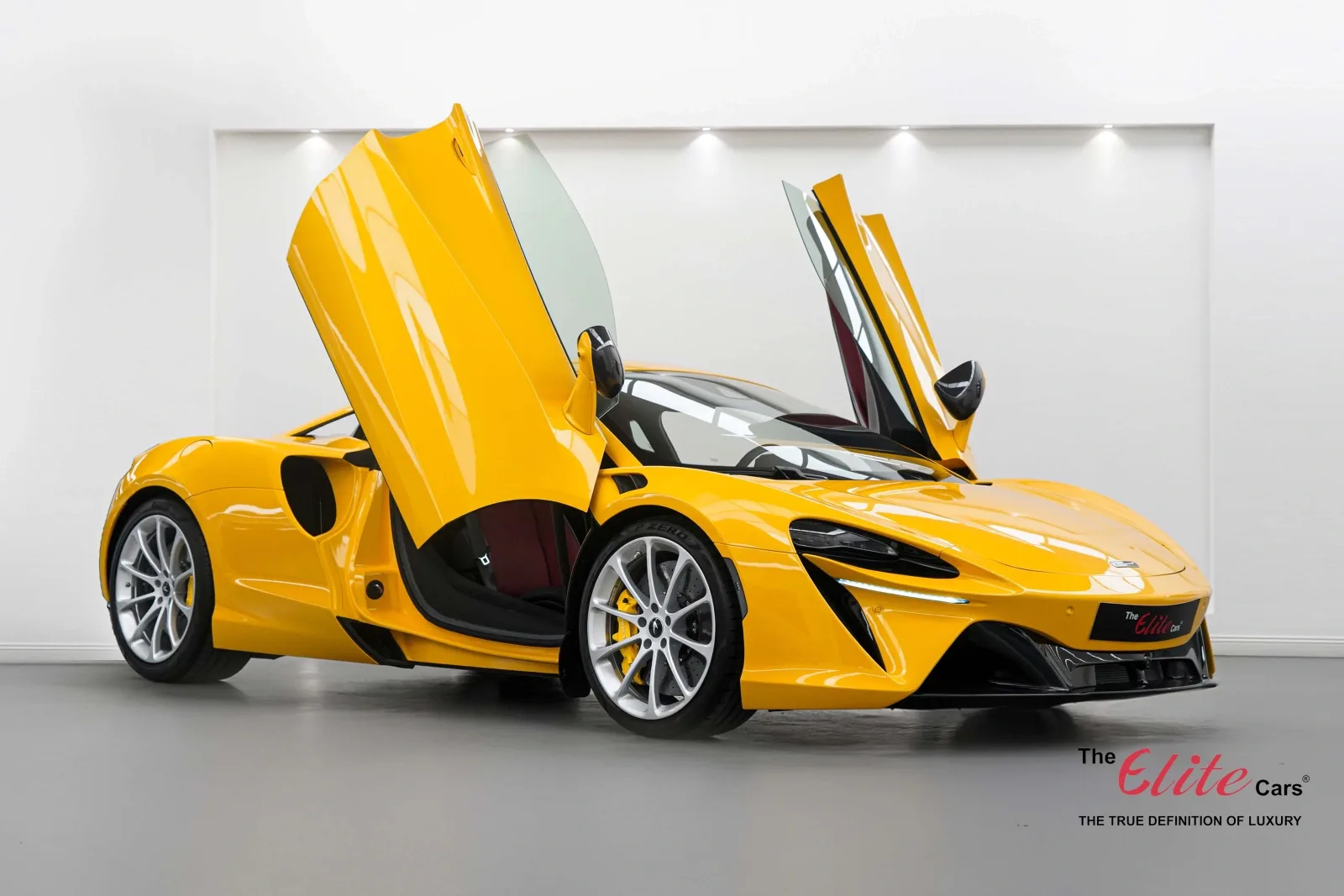 2024 McLaren Artura angeboten von einem Fachhändler in Dubai, Vereinigte Arabische Emirate, Hauptfoto