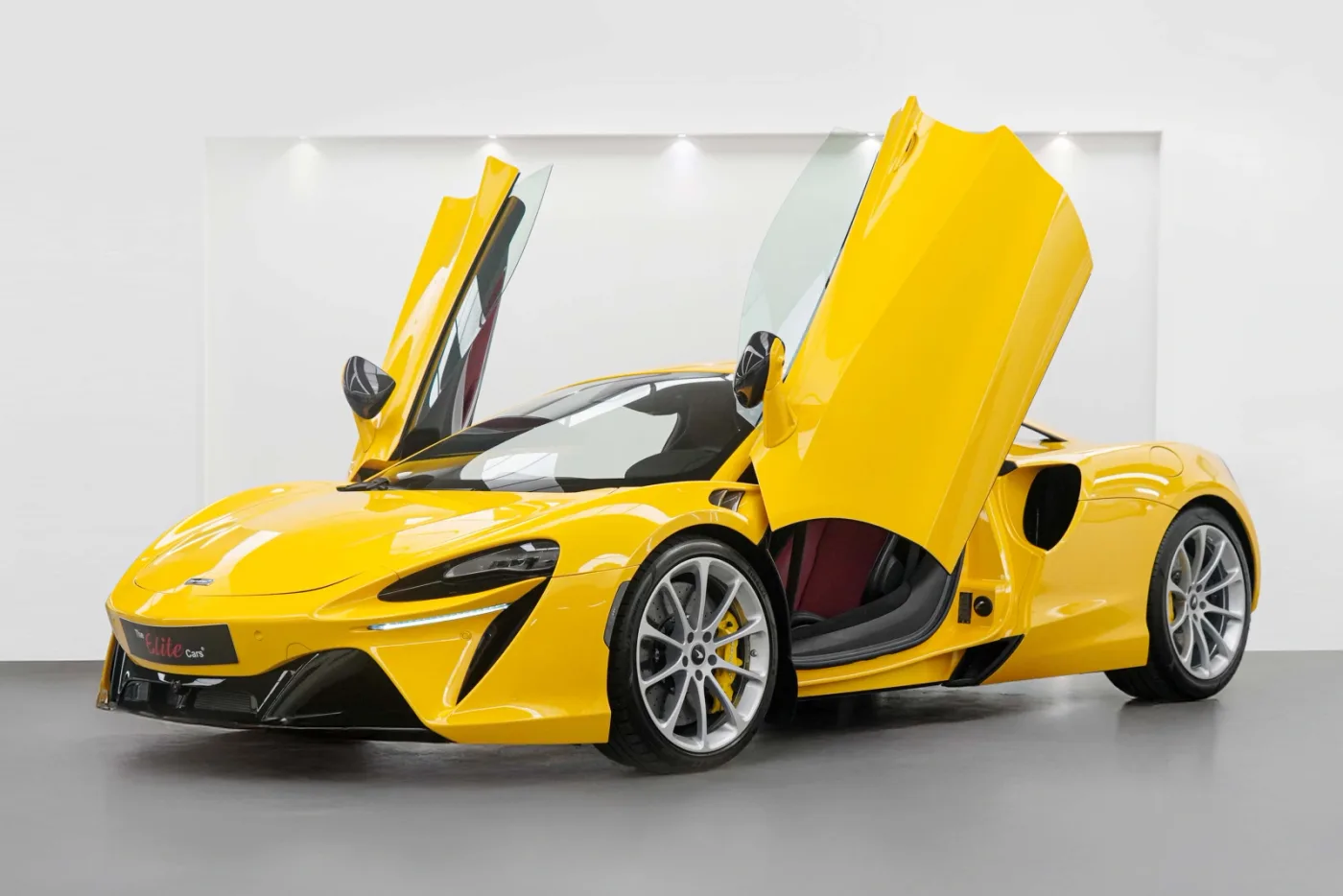 2024 McLaren Artura angeboten von einem Fachhändler in Dubai, Vereinigte Arabische Emirate, Foto 8 von 10