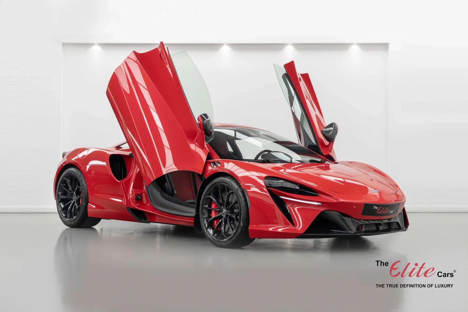 2024 McLaren Artura offered by a specialist dealer in Dubai, United Arab Emirates, main photo