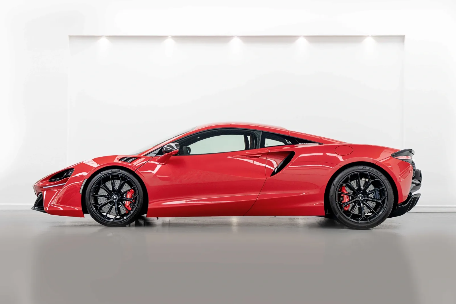 2024 McLaren Artura, 2/13