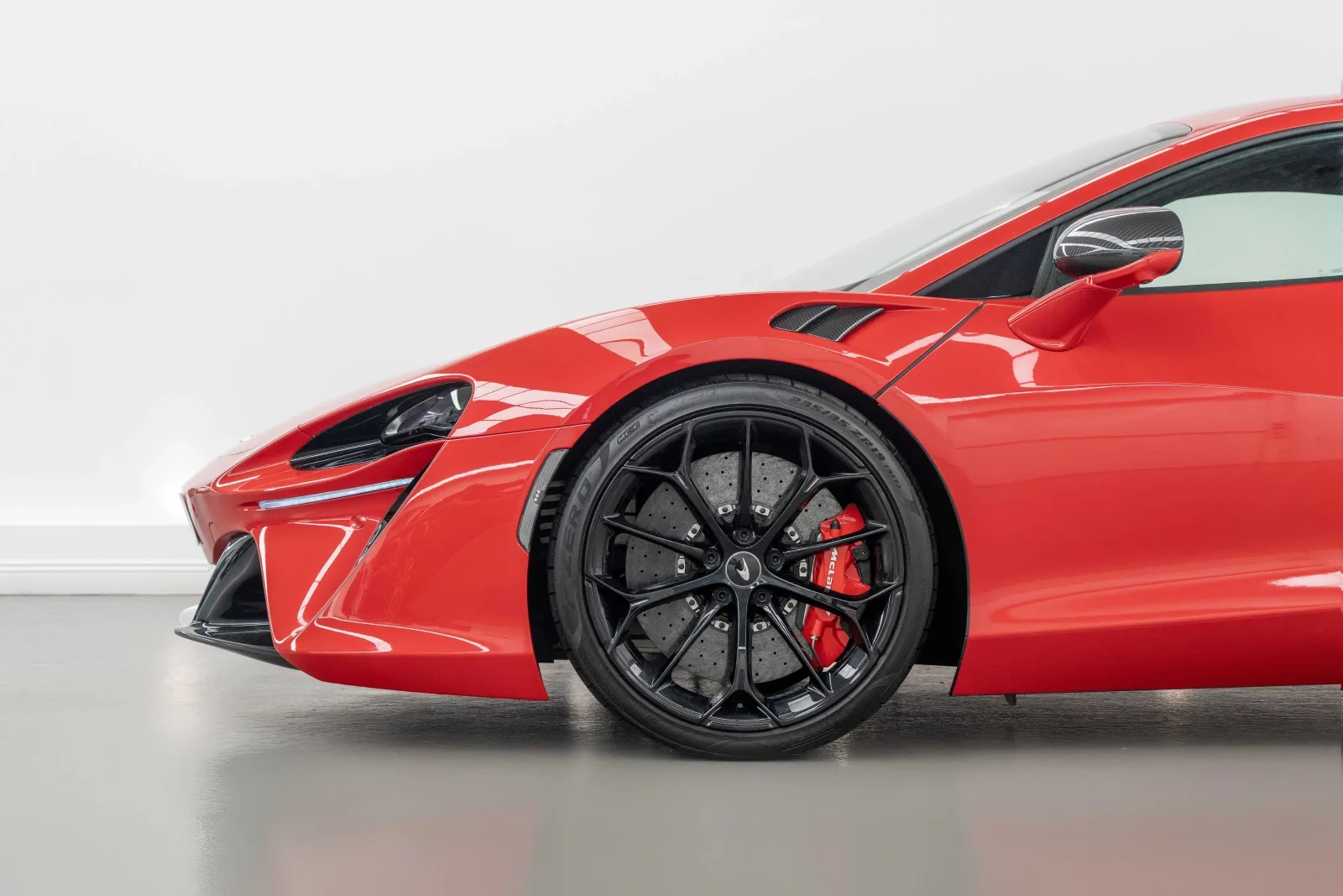 2024 McLaren Artura, 6/13