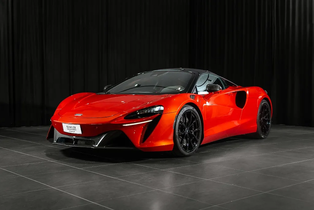 2024 McLaren Artura offered by an authorised dealer in Arlöv, Sweden, main photo