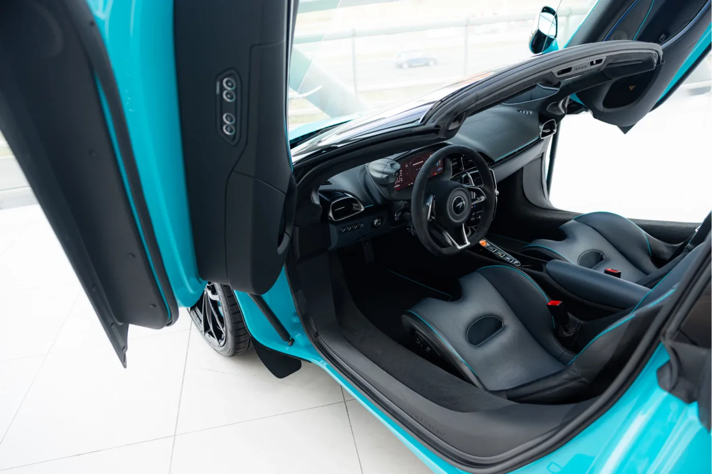 2024 McLaren Artura Spider offered by an official McLaren and Morgan dealer in Utrecht, Netherlands, photo 3 of 25