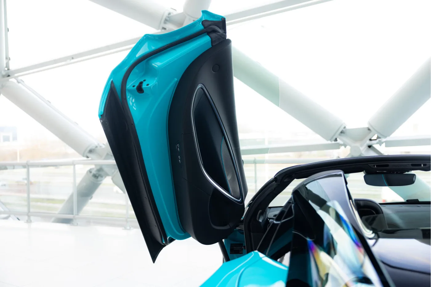 2024 McLaren Artura Spider offered by an official McLaren and Morgan dealer in Utrecht, Netherlands, photo 10 of 25