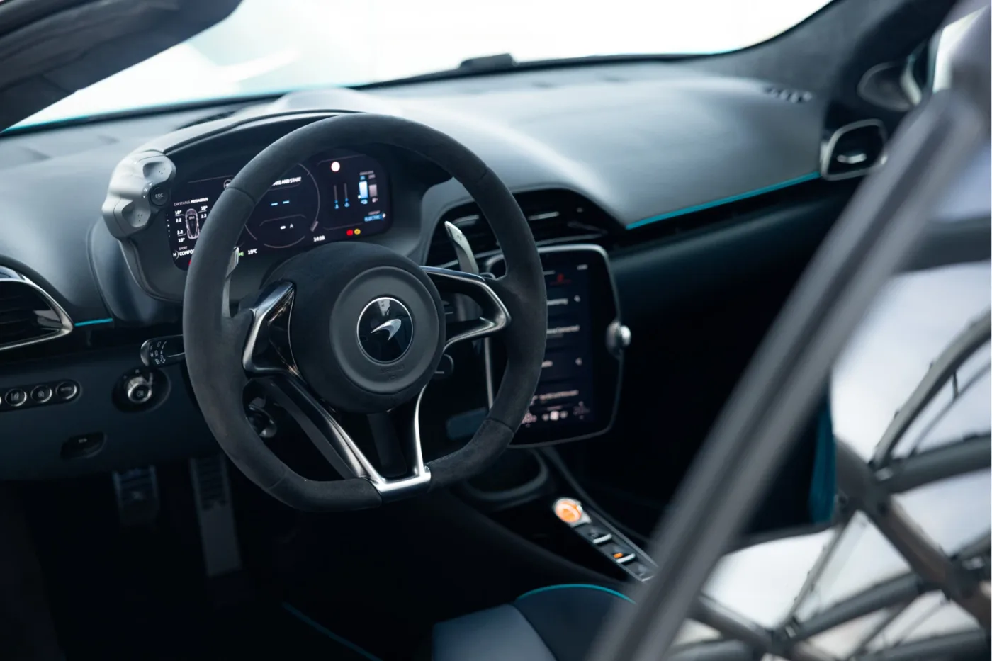 2024 McLaren Artura Spider offered by an official McLaren and Morgan dealer in Utrecht, Netherlands, photo 11 of 25