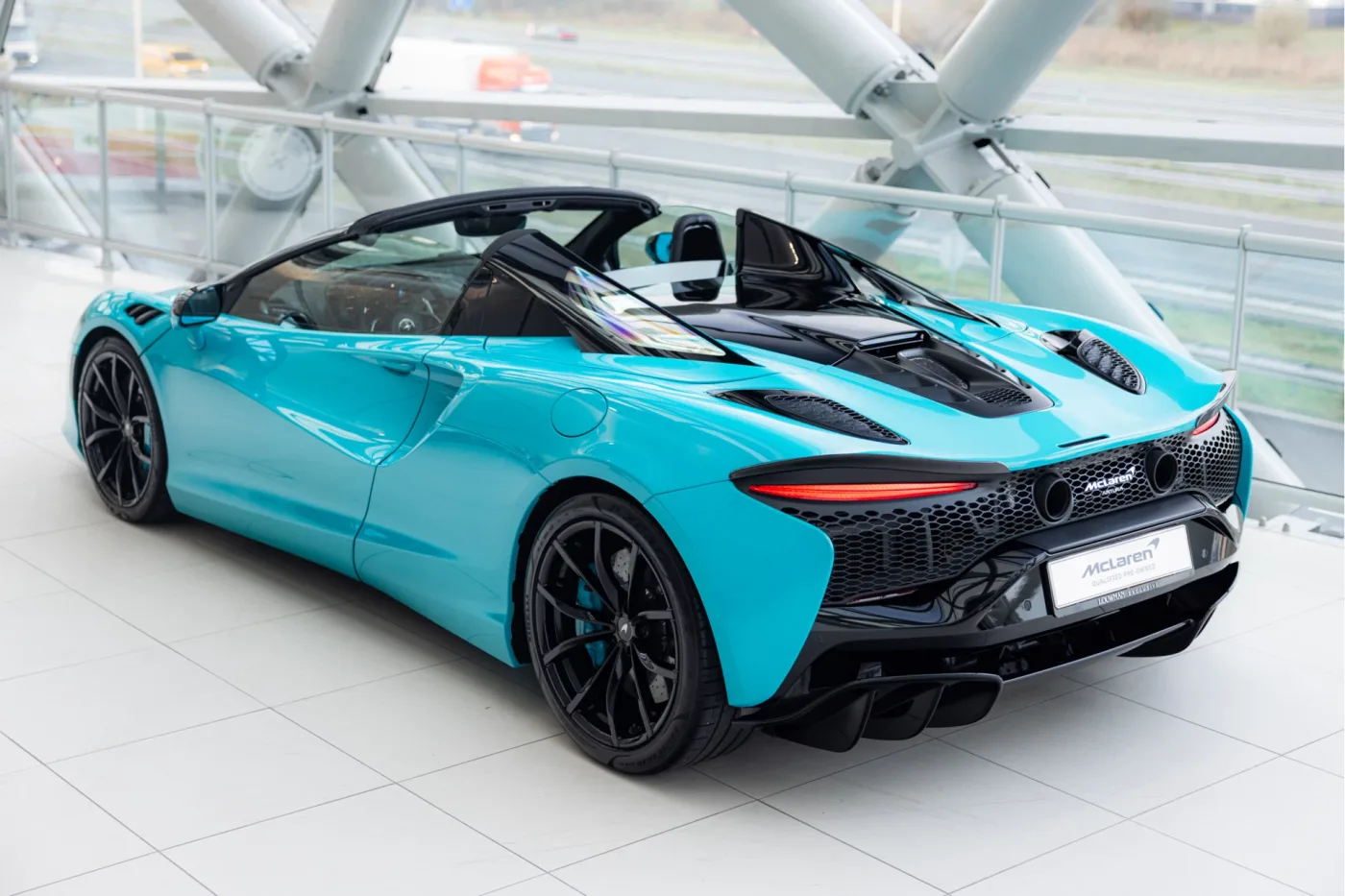 2024 McLaren Artura Spider offered by an official McLaren and Morgan dealer in Utrecht, Netherlands, photo 23 of 25