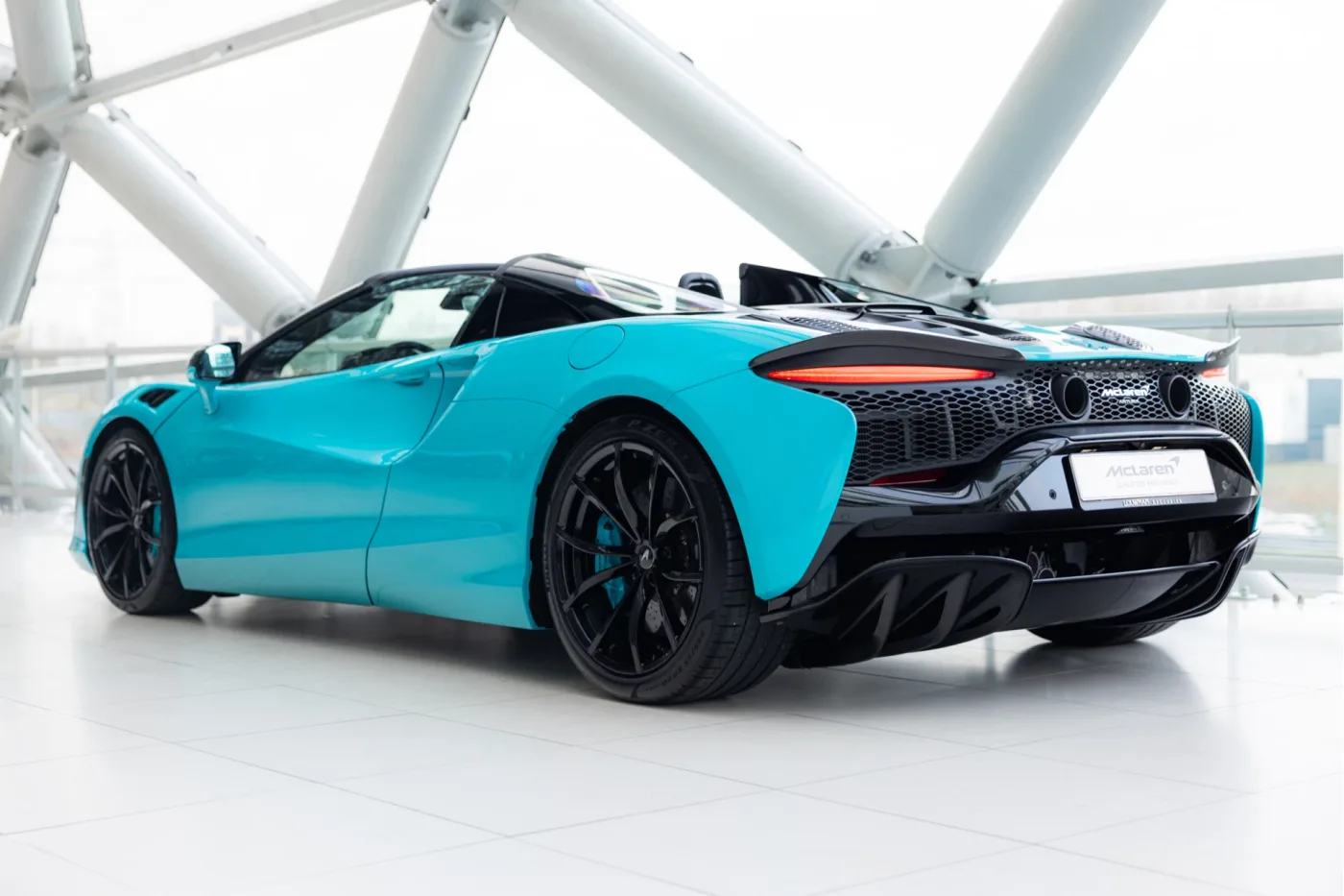 2024 McLaren Artura Spider offered by an official McLaren and Morgan dealer in Utrecht, Netherlands, photo 24 of 25