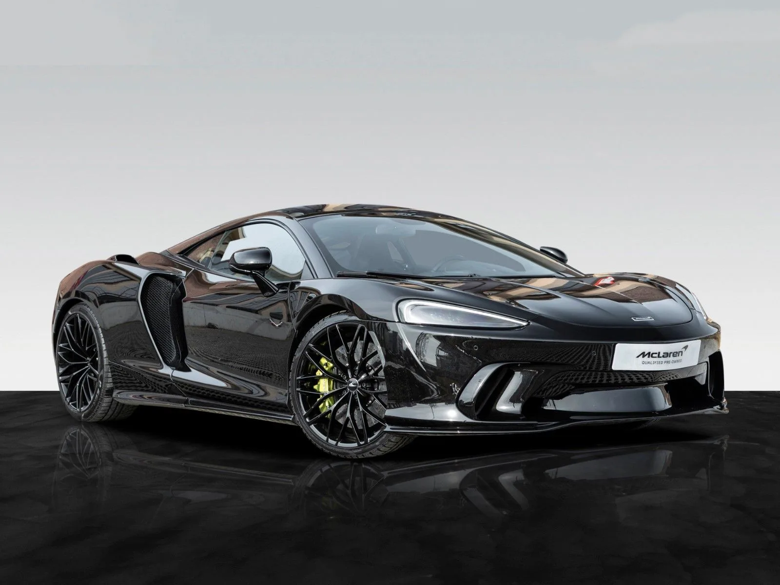 2024 McLaren GTS proposée par un concessionnaire agréé à Munich, Allemagne, photo principale