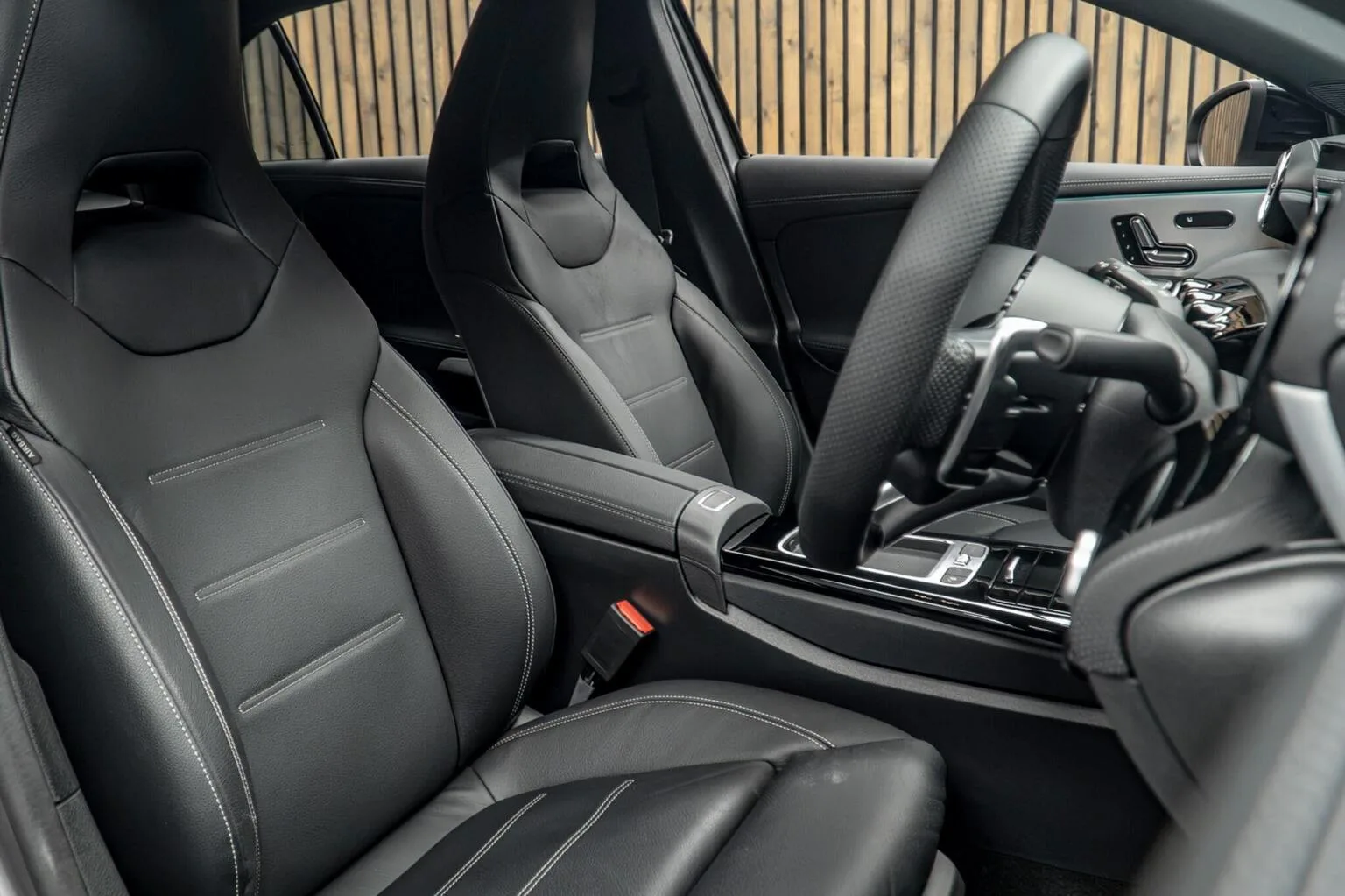 2024 Mercedes-AMG A 35 Premium Plus, 2/30