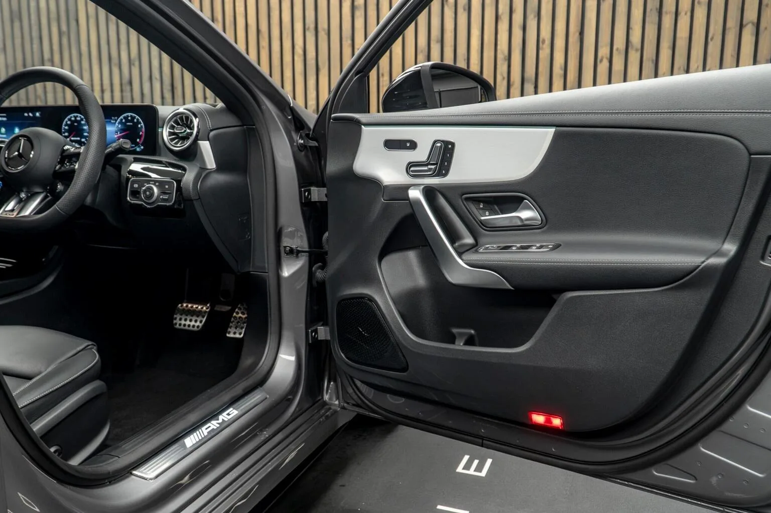 2024 Mercedes-AMG A 35 Premium Plus, 30/30