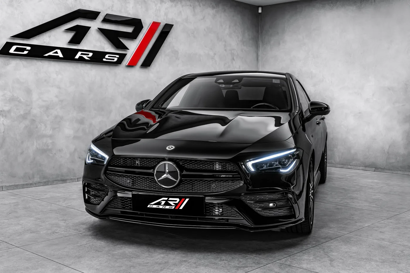2024 Mercedes-AMG CLA 35 4MATIC proposée par un concessionnaire spécialisé à Ostrava, Tchéquie, photo 3 sur 23