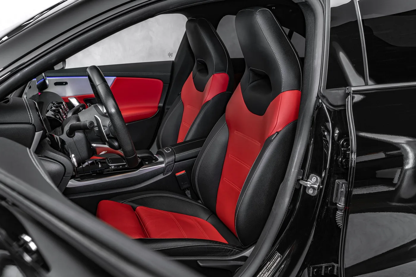 2024 Mercedes-AMG CLA 35 4MATIC proposée par un concessionnaire spécialisé à Ostrava, Tchéquie, photo 14 sur 23