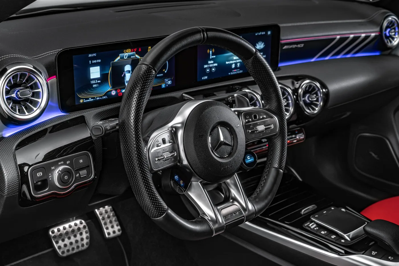 2024 Mercedes-AMG CLA 35 4MATIC proposée par un concessionnaire spécialisé à Ostrava, Tchéquie, photo 16 sur 23