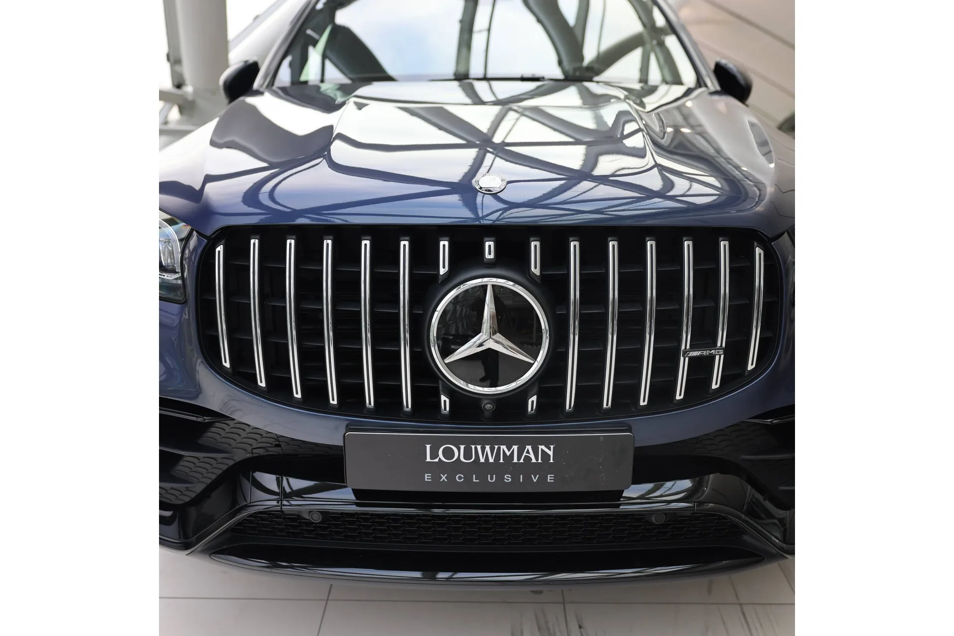 2024 Mercedes-AMG GLS 63 4MATIC+ en un concesionario especializado de Utrecht, Países Bajos, foto principal