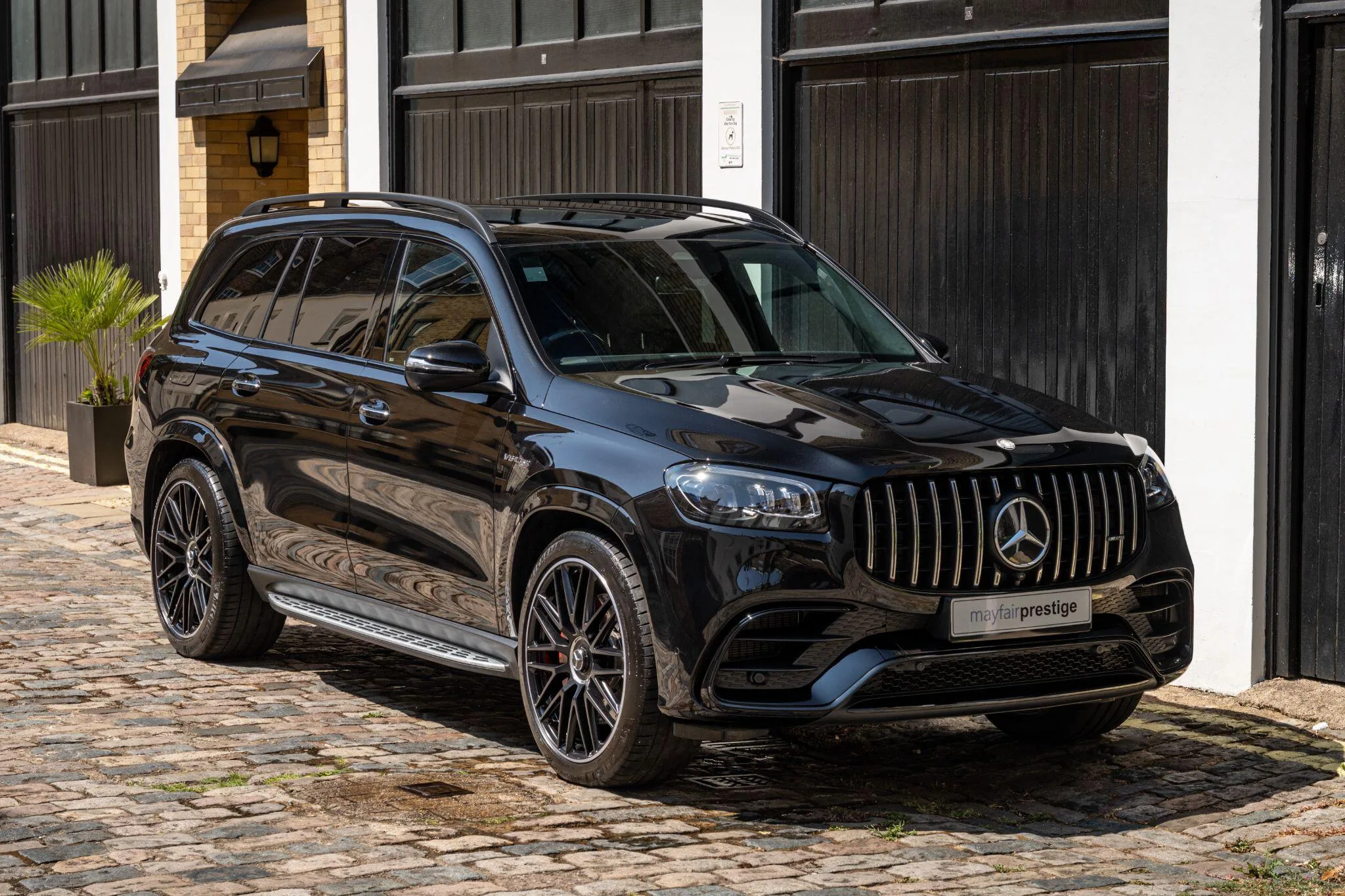 2024 Mercedes-AMG GLS 63 Night Edition, 2/30