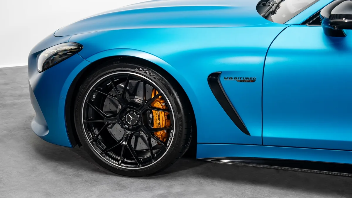 2024 Mercedes-AMG GT 63 4MATIC+ proposée par un concessionnaire spécialisé à Dubai, Émirats arabes unis, photo 6 sur 25