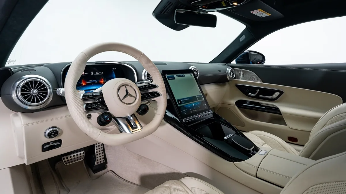 2024 Mercedes-AMG GT 63 4MATIC+ proposée par un concessionnaire spécialisé à Dubai, Émirats arabes unis, photo 12 sur 25